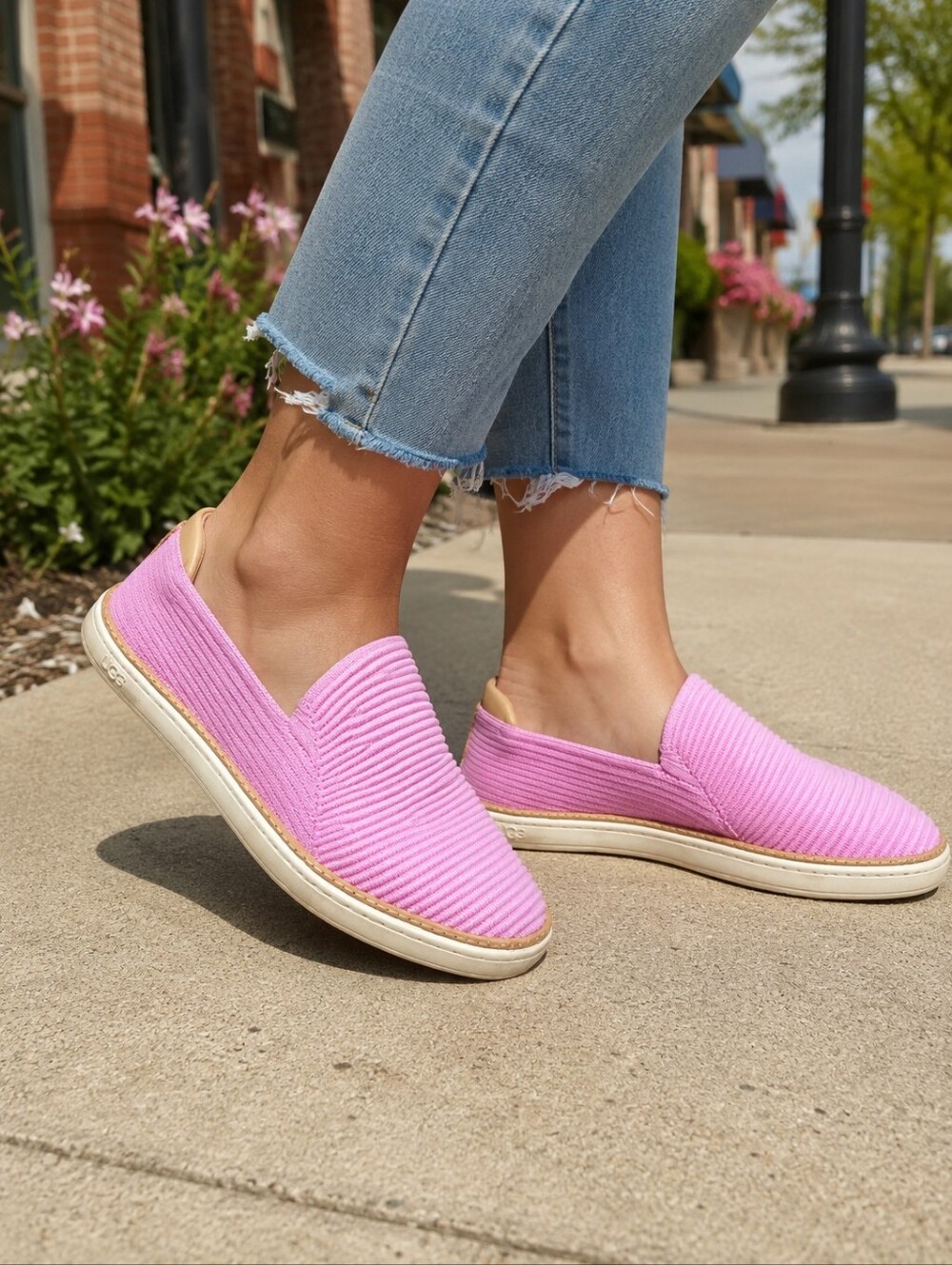 UGG Sammy Sneakers Size 8
